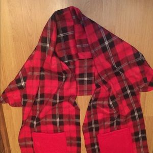 Handmade, new, fleece scarf/shawl/wrap. Red/black